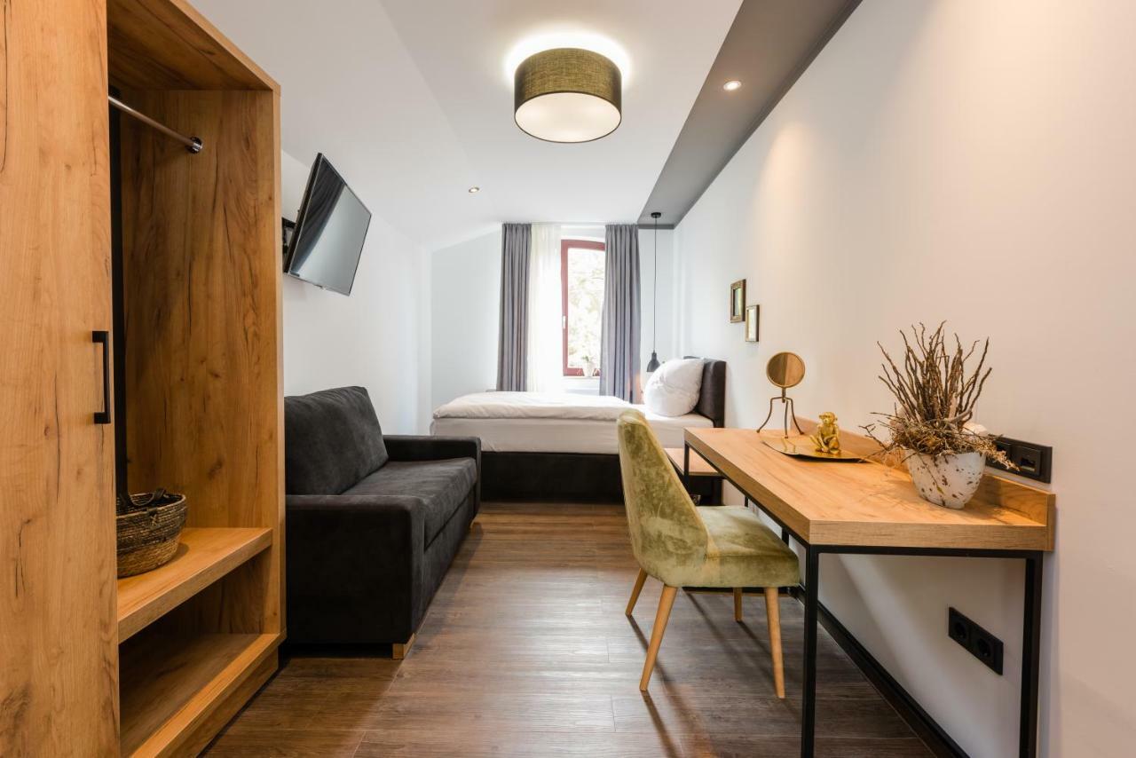 360 Grad Hotel&Bar Leer Buitenkant foto